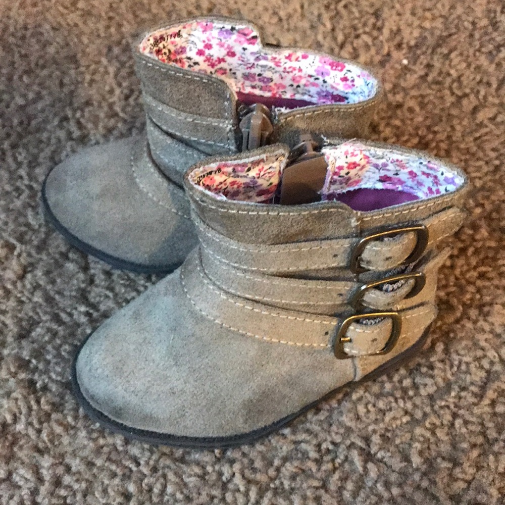 Baby girl booties